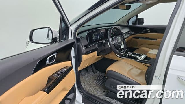 Kia Carnival 2023 — ფოტო 10/20