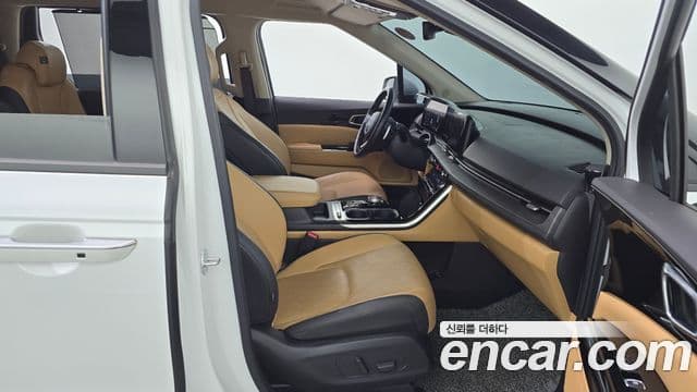 Kia Carnival 2023 — ფოტო 11/20