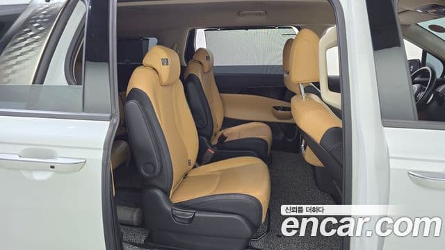 Kia Carnival 2023 — ფოტო 12/20