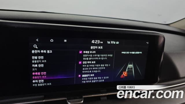 Kia Carnival 2023 — ფოტო 16/20