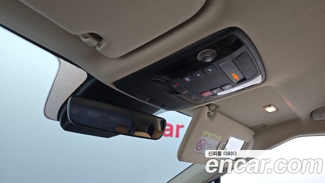 Kia Carnival 2023 — ფოტო 17/20