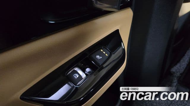 Kia Carnival 2023 — ფოტო 19/20