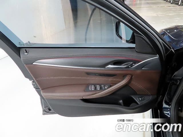 BMW 5 Series 2022 — Şəkil 17/20