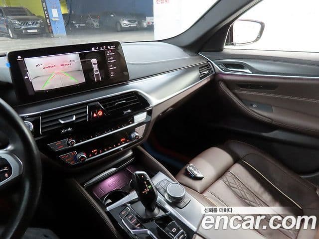 BMW 5 Series 2022 — Şəkil 9/20