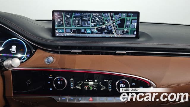 Genesis GV70 2021 — ფოტო 14/20