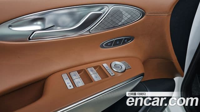 Genesis GV70 2021 — ფოტო 17/20