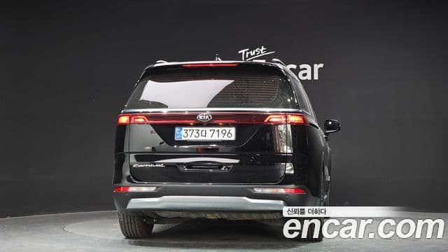 Kia Carnival 2021 — ფოტო 4/20