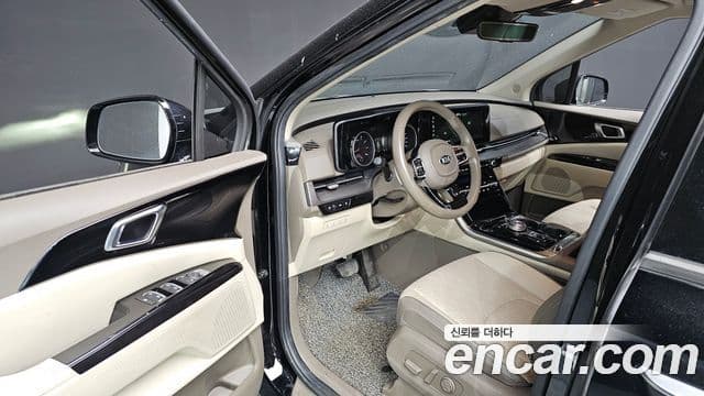 Kia Carnival 2021 — ფოტო 10/20