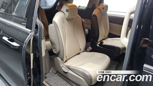 Kia Carnival 2021 — ფოტო 12/20