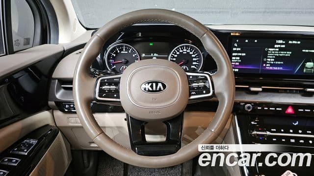 Kia Carnival 2021 — ფოტო 13/20