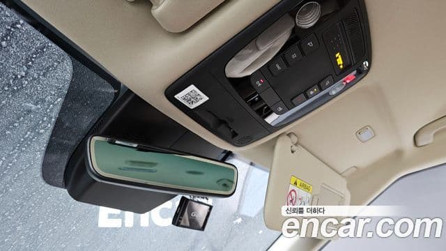 Kia Carnival 2021 — ფოტო 17/20