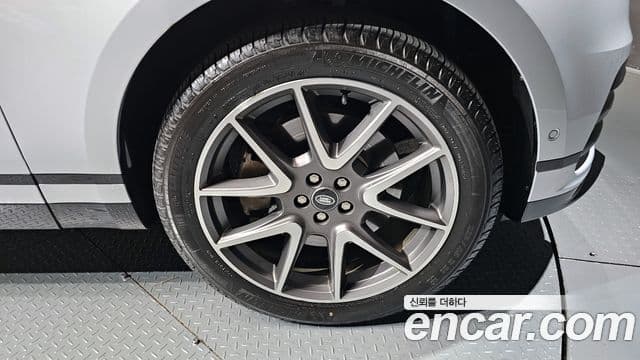 Land Rover Range Rover Velar 2024 — ფოტო 5/20