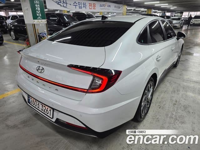 Hyundai Sonata Hybrid 2020 — Photo 11/19