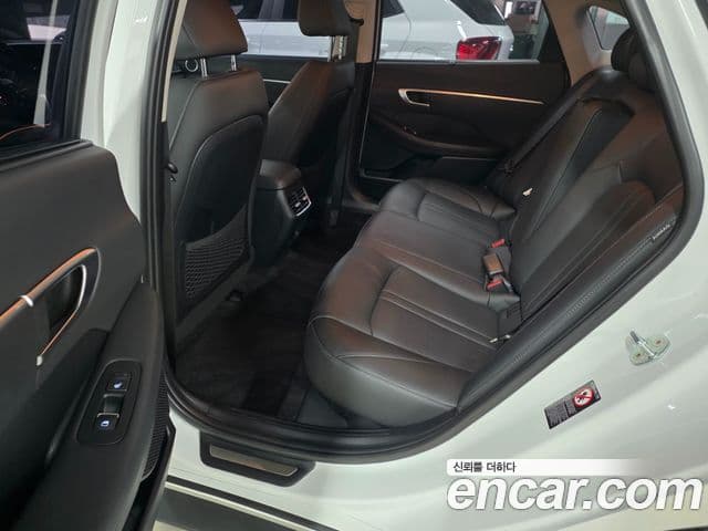 Hyundai Sonata Hybrid 2020 — Photo 18/19