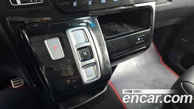 Hyundai Staria 2023 — ფოტო 9/20