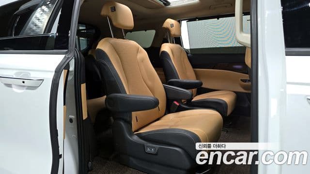 Kia Carnival 2023 — Şəkil 12/20