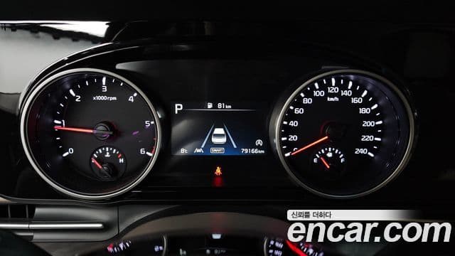 Kia Carnival 2022 — ფოტო 8/20