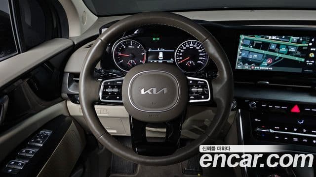 Kia Carnival 2022 — ფოტო 13/20