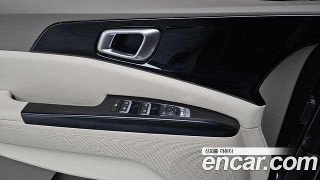 Kia Carnival 2022 — ფოტო 17/20