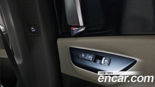 Kia Carnival 2022 — ფოტო 18/20