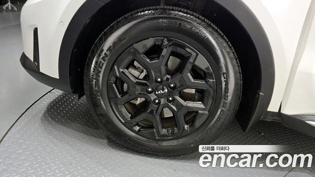 Kia Sorento 2023 — ფოტო 5/20