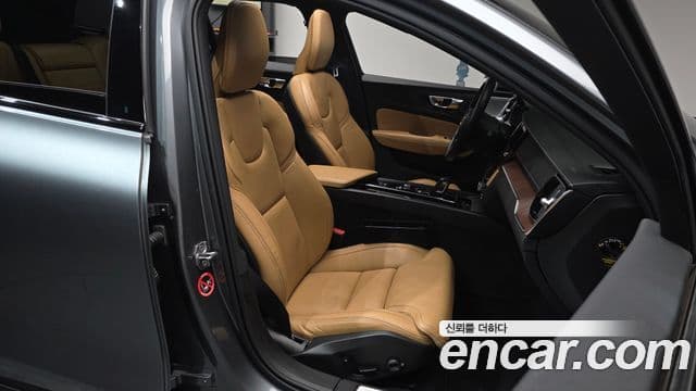 Volvo V60 Cross Country 2021 — Şəkil 9/20