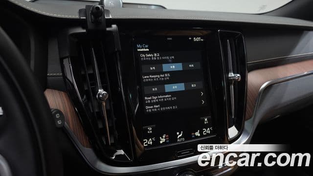 Volvo V60 Cross Country 2021 — Şəkil 16/20