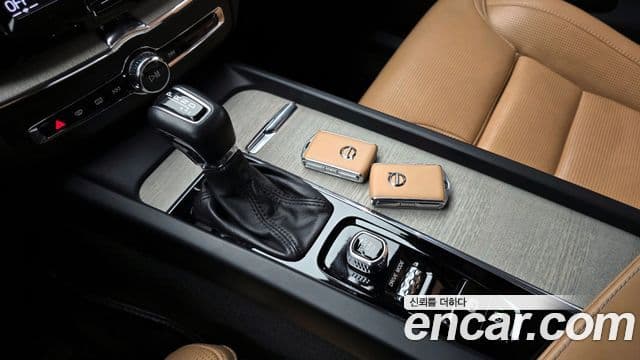 Volvo XC60 2019 — Şəkil 9/20