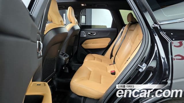 Volvo XC60 2019 — Şəkil 12/20