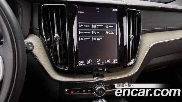 Volvo XC60 2019 — Şəkil 14/20