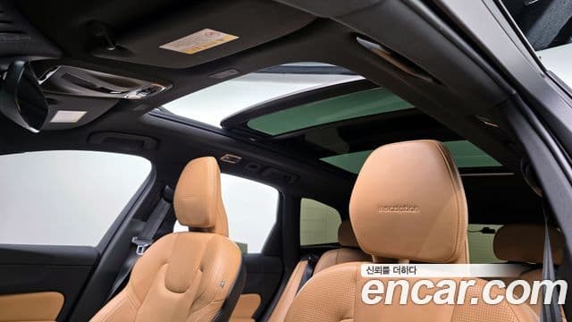 Volvo XC60 2019 — Şəkil 19/20