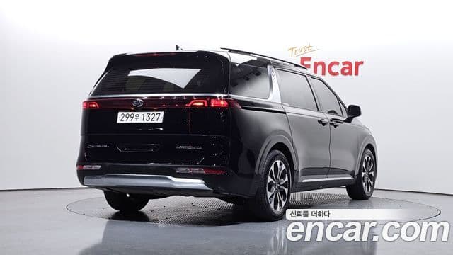 Kia Carnival 2020 — ფოტო 2/20