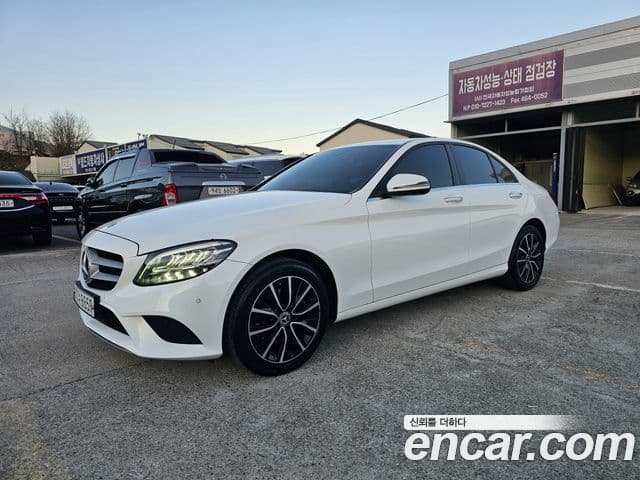 Mercedes-Benz C-Class 2020 — Photo 1/20