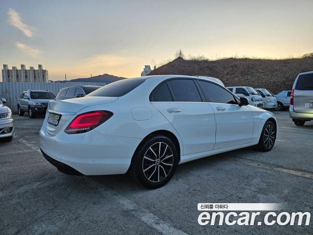 Mercedes-Benz C-Class 2020 — Photo 9/20