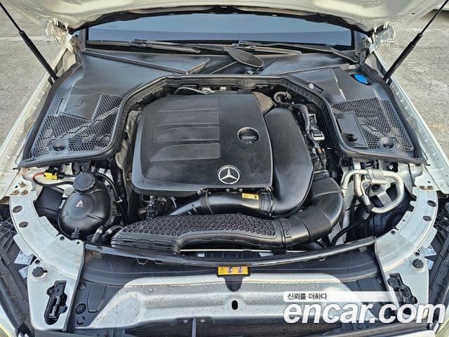 Mercedes-Benz C-Class 2020 — Photo 8/20