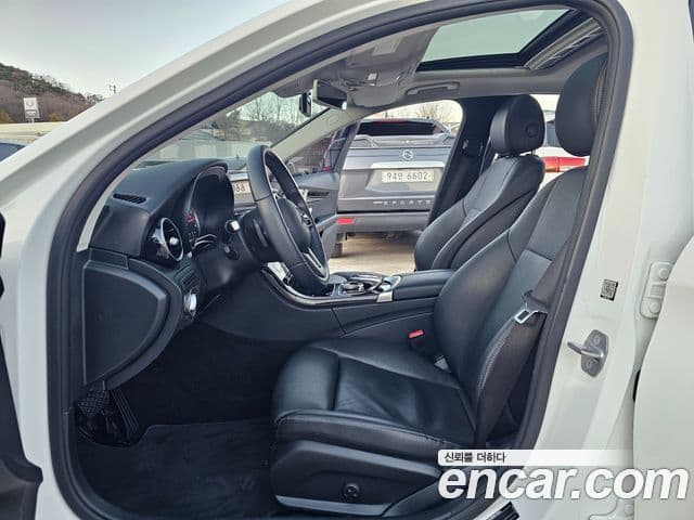 Mercedes-Benz C-Class 2020 — Photo 19/20