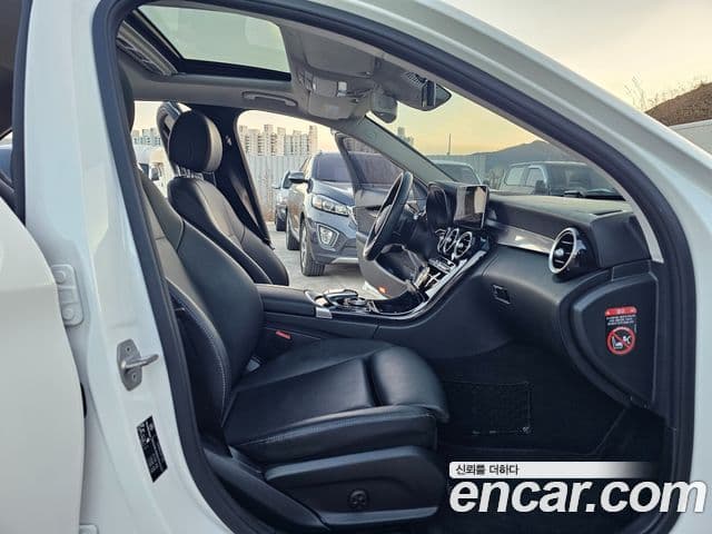 Mercedes-Benz C-Class 2020 — Photo 2/20