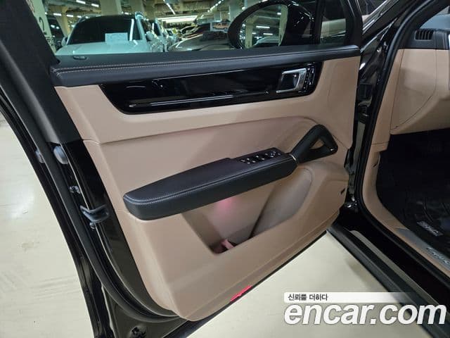 Porsche Cayenne 2021 — Photo 12/20