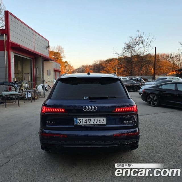 Audi Q7 2023 — ფოტო 9/20