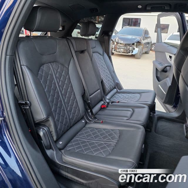 Audi Q7 2023 — ფოტო 16/20