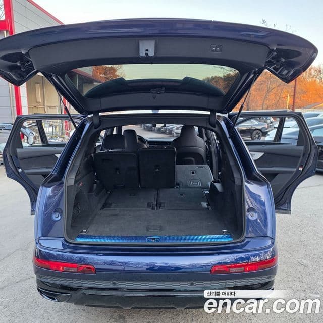 Audi Q7 2023 — ფოტო 4/20