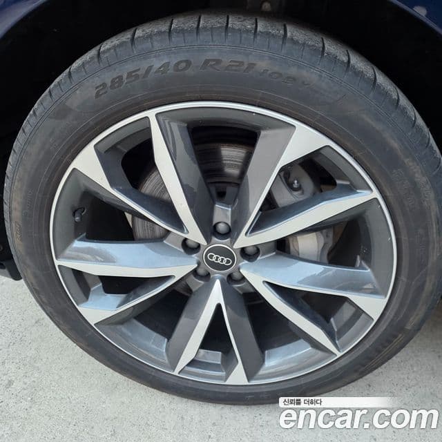 Audi Q7 2023 — ფოტო 13/20
