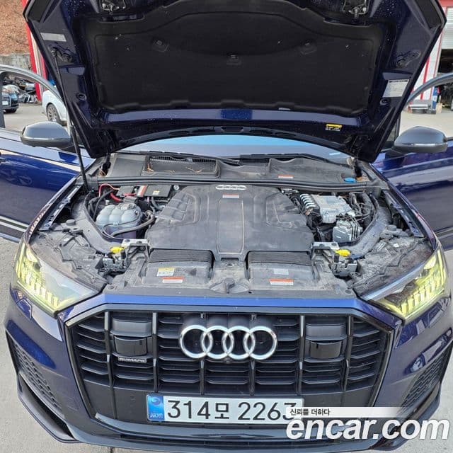 Audi Q7 2023 — ფოტო 18/20