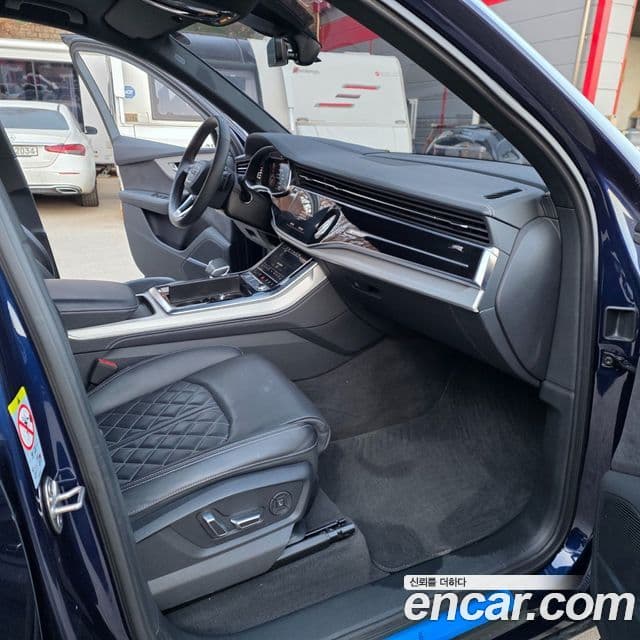Audi Q7 2023 — ფოტო 6/20