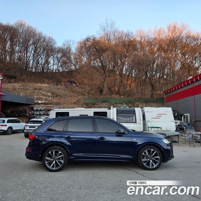Audi Q7 2023 — ფოტო 17/20