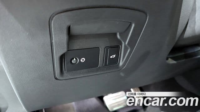 Land Rover Range Rover Velar 2023 — ფოტო 14/20