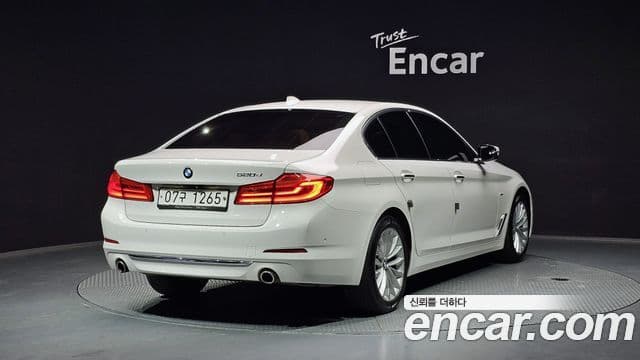 BMW 5 Series 2018 — ფოტო 2/20