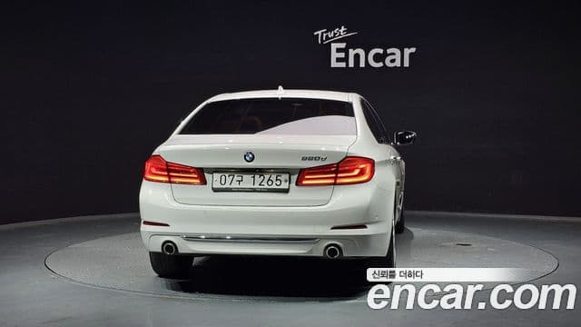 BMW 5 Series 2018 — ფოტო 4/20