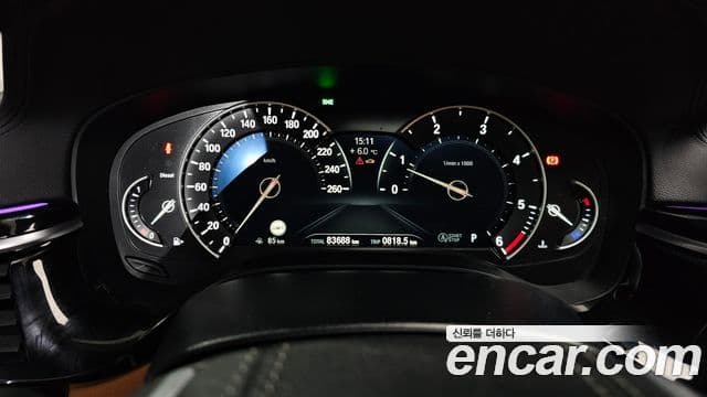 BMW 5 Series 2018 — ფოტო 8/20