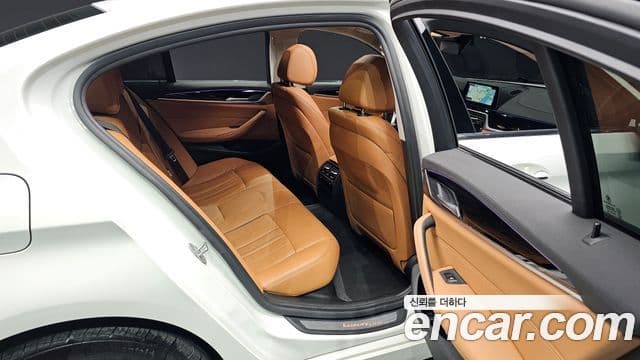 BMW 5 Series 2018 — ფოტო 11/20